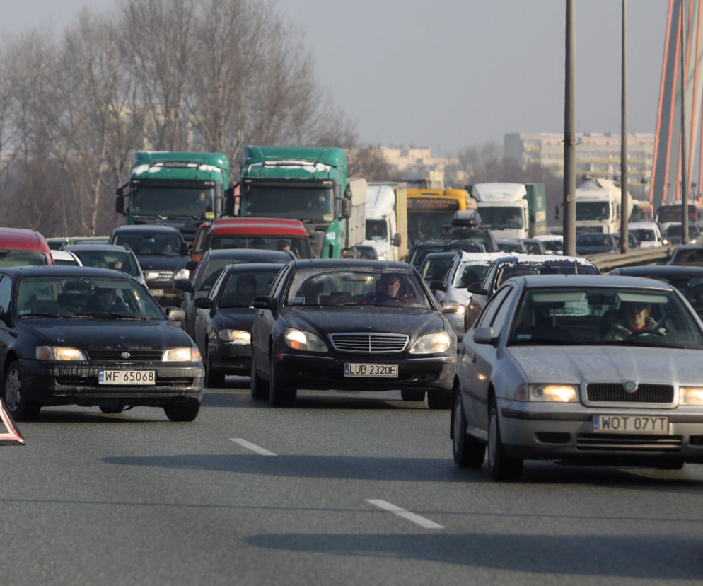 Monstrualny korek na Trasie Siekierkowskiej