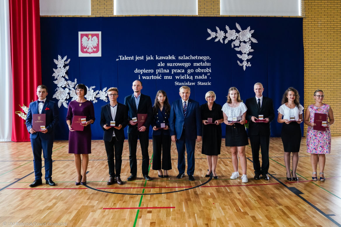 Początek nowego roku szkolnego w Białymstoku. Naukę rozpoczęło 39 tys. dzieci i młodzieży