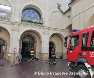 Jasna Góra. Podłoga w kaplicy zalana [ZDJĘCIA]