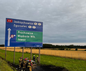 Tajemniczy wypadek na A4. Samochód zamienił się w kulę ognia
