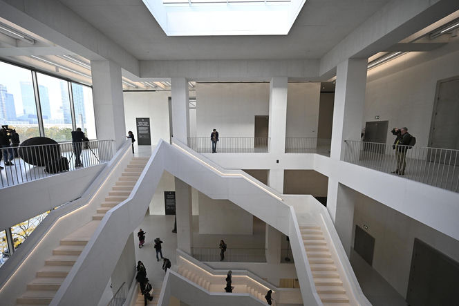 Wanny, buty i manekiny za 851 tys. zł? Ale sztuka! „To jedna z najbardziej wpływowych artystek na świecie”