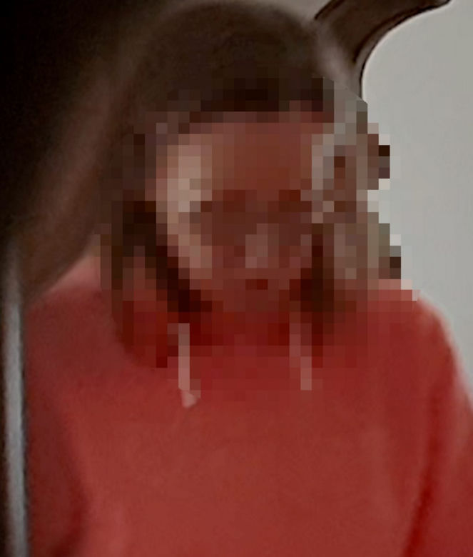 Chora mieszkanka terroryzuje blok. Ludzie boją się wychodzić z domu 