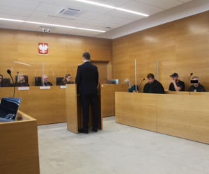 Zjadł flaki i zasztyletował ratownika. Szokujące tłumaczenie w sądzie!