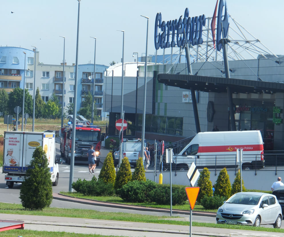 Białystok. Straż pożarna przed galerią handlową [FOTO]