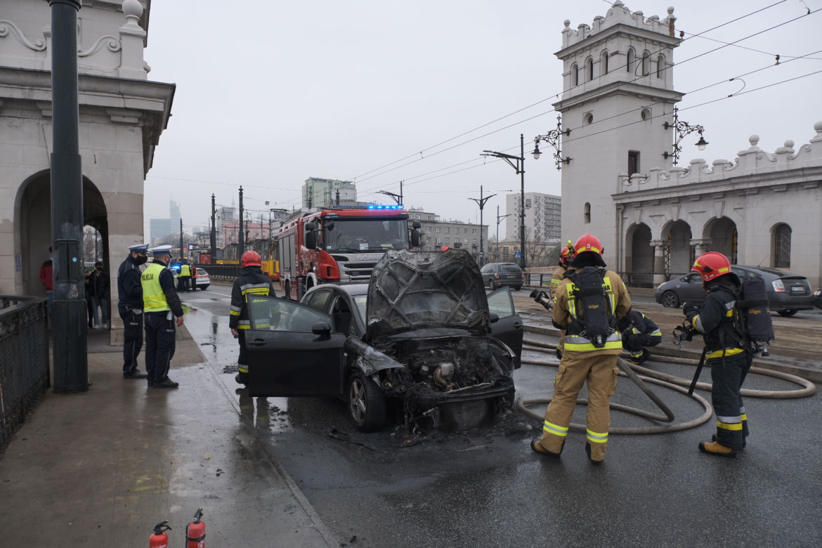 Pożar auta na moście poniatowskiego