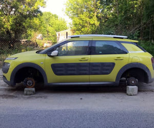 Rozkradziony Citroen C4 Cactus