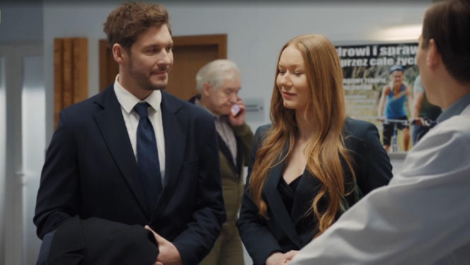 M jak miłość. Marcin (Mikołaj Roznerski), Elżbieta Domańska (Katarzyna Dąbrowska), Olek (Maurycy Popiel)