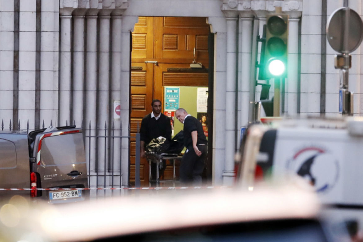 Obcinał głowy nad wodą święconą z Koranem w ręku. Powiedzcie moim dzieciom, że je kocham - ostatnie słowa ofiary terrorysty
