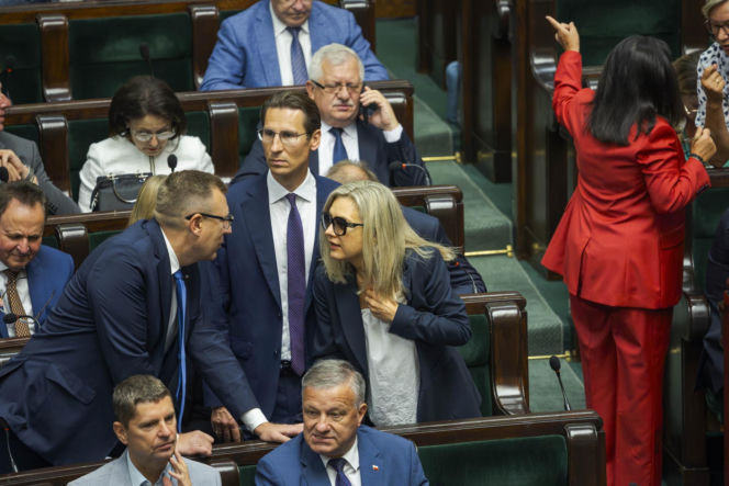 Powakacyjna rewia mody w Sejmie