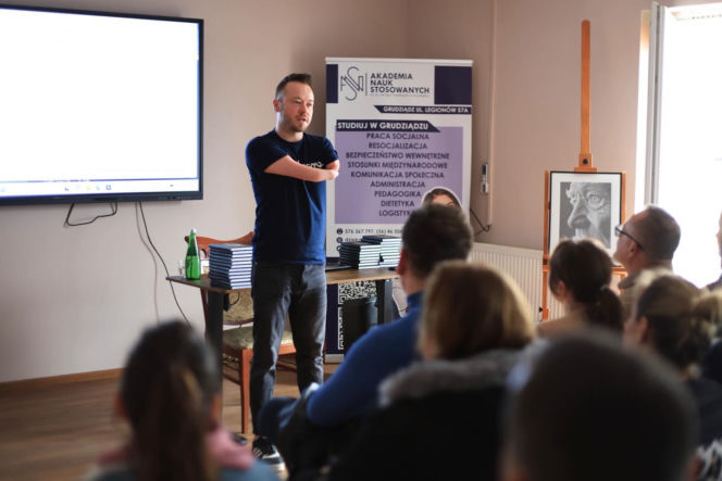 Mariusz Kędzierski na spotkaniu w Grudziądzu