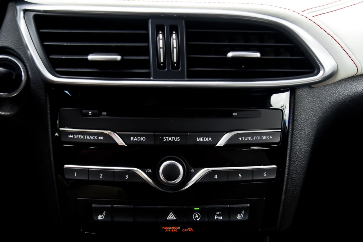 Infiniti Q30 1.6t Premium Tech Gallery White