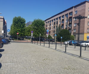 Parking dla rodziców z dzieckiem przed Urzędem Miasta w Sosnowcu