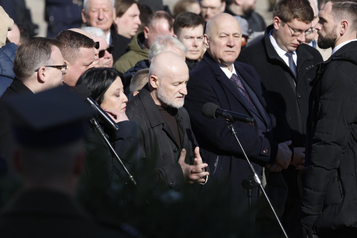 Rocznica katastrofy smoleńskiej. Prezydent Nawrocki uczcił pamięć zmarłych