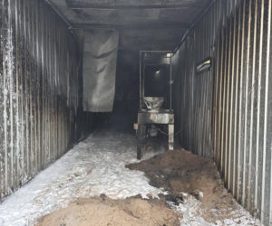 Groźny pożar hali w Mogilnie! Jedna osoba poszkodowana [ZDJĘCIA]