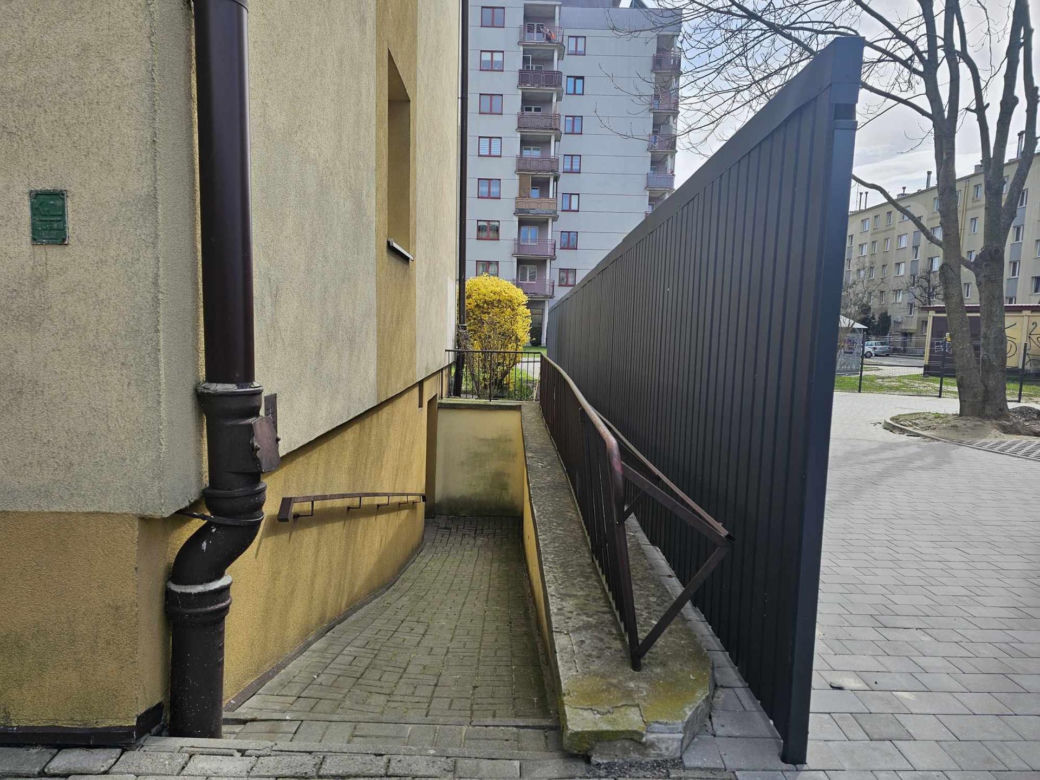 Zostaliśmy uwiezieni w naszym bloku