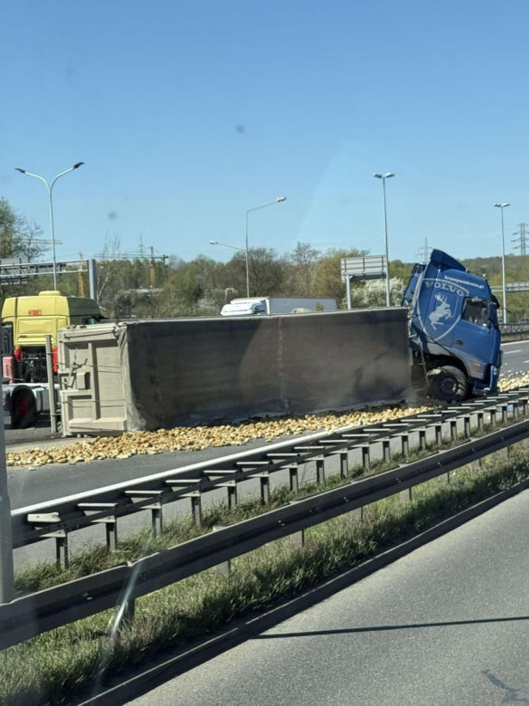 Drogowy paraliż w Katowicach. Zablokowana autostrada A4 i utrudnienia na DK86
