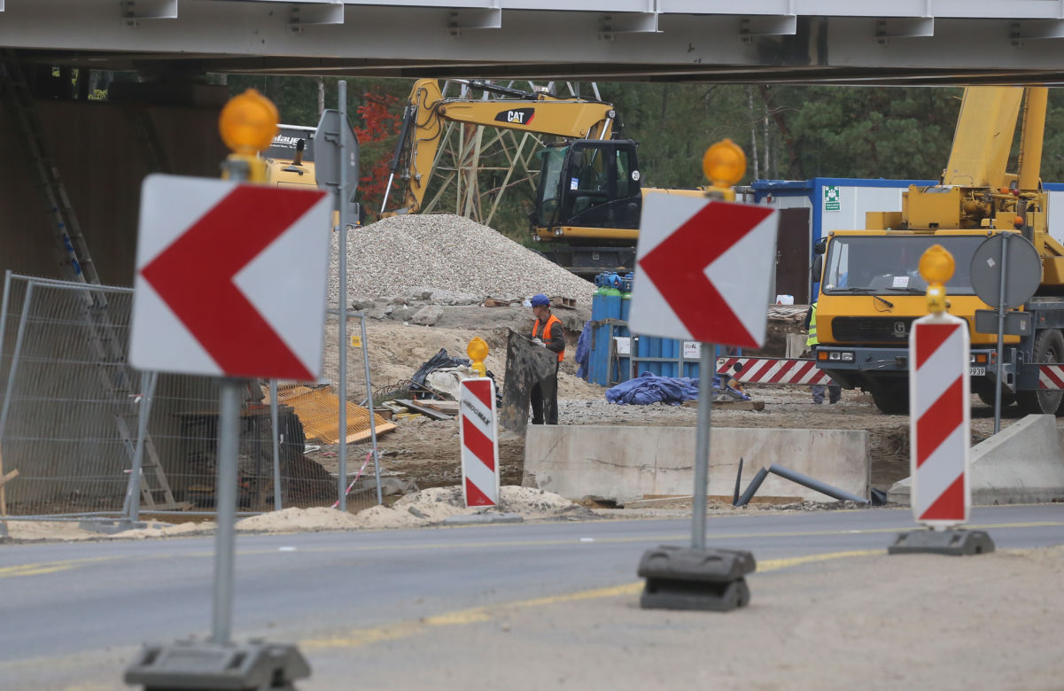 Pociągi znów jeżdżą do Nieporętu i Radzymina. Nowy wiadukt w Wieliszewie gotowy 