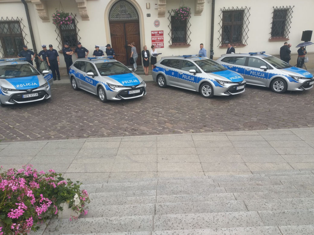 Rzeszowscy policjanci mają nowe hybrydy