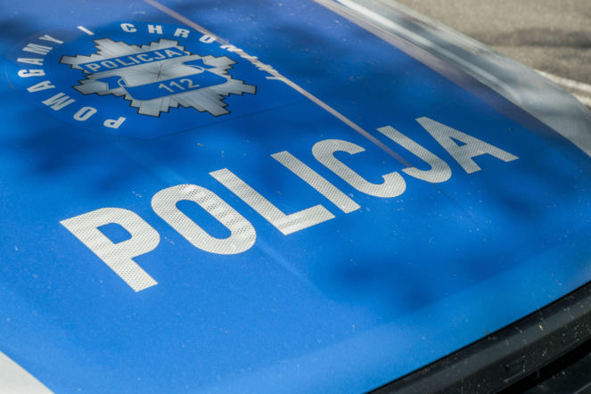 Koszmar na drodze. Auto z nastolatkami roztrzaskało się na drzewie. Dwóch 18-latków nie żyje