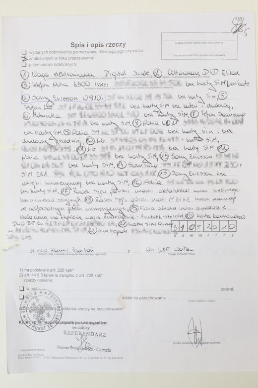 Policja zabrała telefon10 lat temu. Dziś musi zapłacić ogromny dług