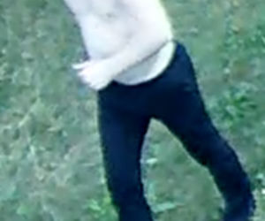 Krakowska policja szuka tego mężczyzny. Wyszedł z tramwaju za 32-latkiem i brutalnie go pobił! [ZDJĘCIA]