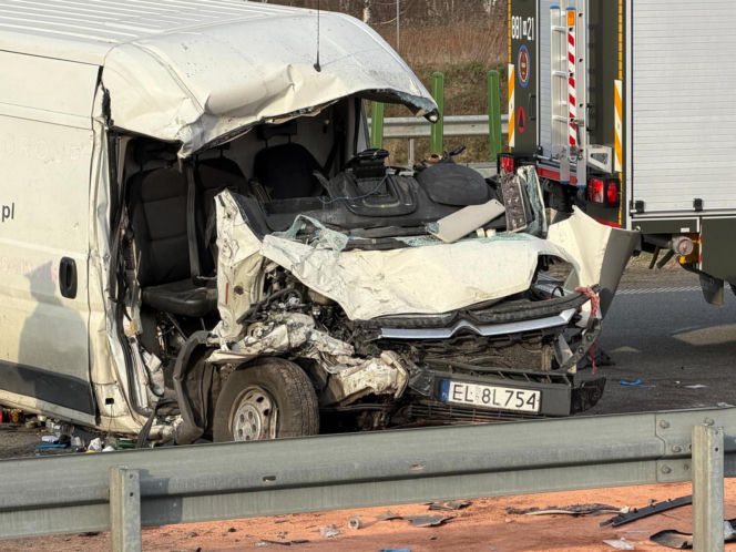 Wypadek na S17. Dwie osoby w szpitalu, jedna zginęła