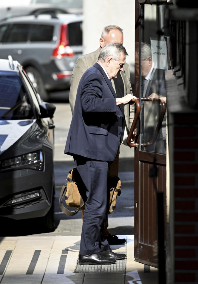 Politycy PiS zjechali na Nowogrodzką, chodzi o Czarnka