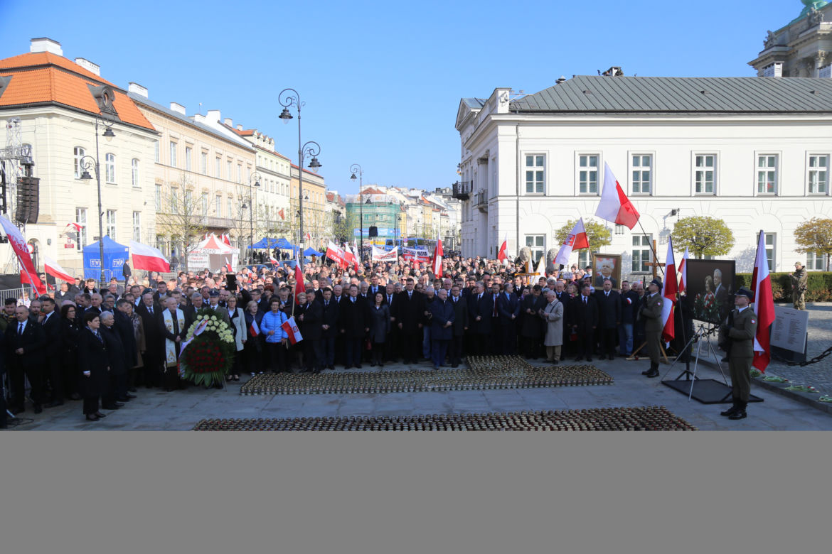 Apel Pamięci przed Pałacem Prezydenckim