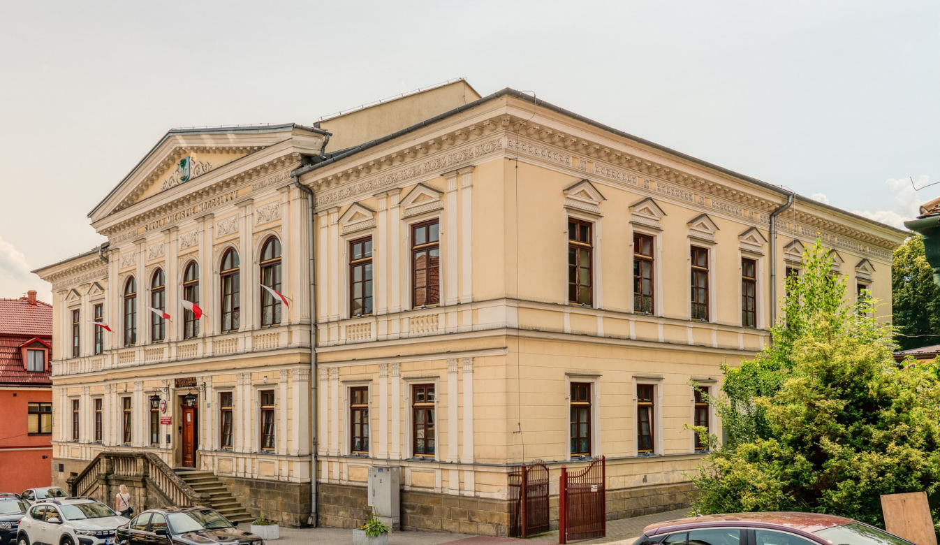 To jedno z najpiękniejszych miast w woj. małopolskim. Mikołaj Rej ukończył w nim swoje słynne dzieło