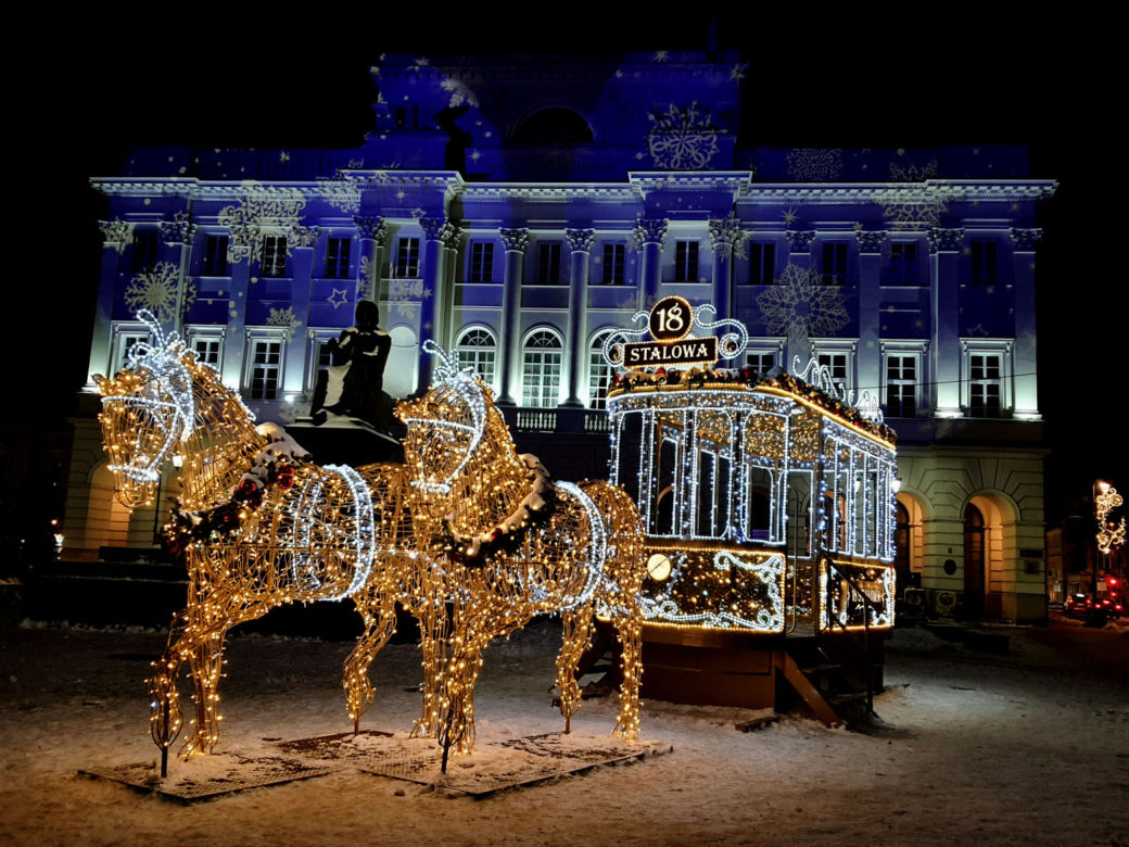 Warszawska iluminacja świąteczna. Magiczny spacer Traktem Królewskim