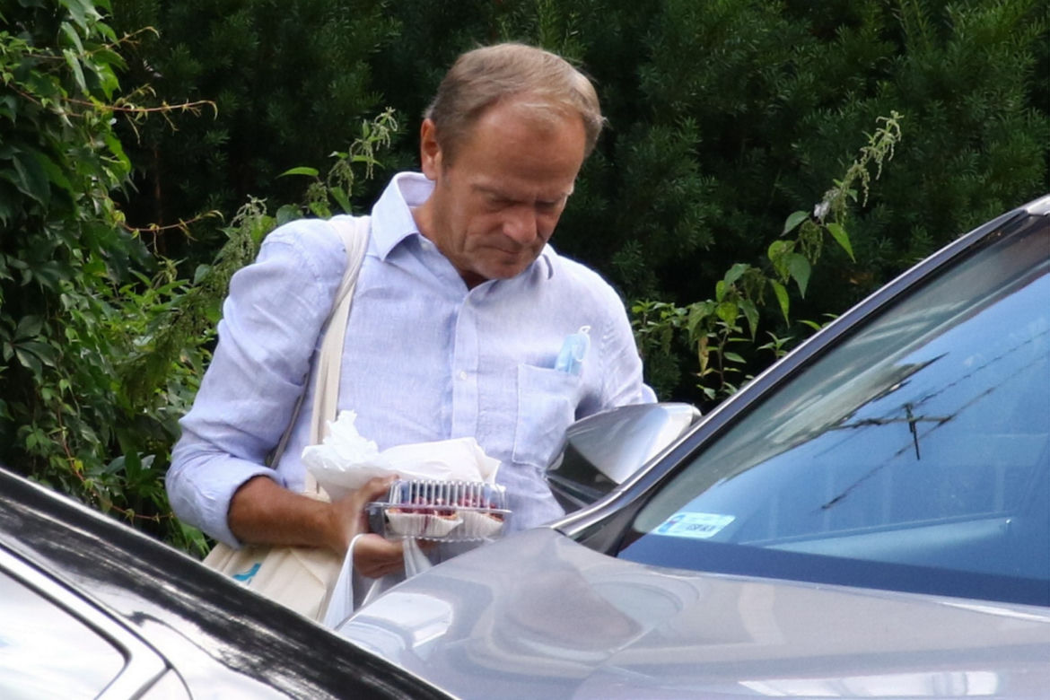 Tusk trzymał w dłoniach wypieki