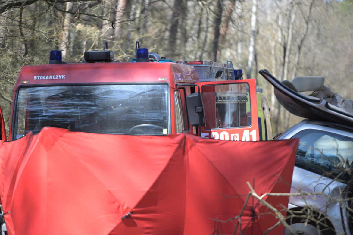 Koszmarny wypadek w Rulewie. Kierowca zginął w Poniedziałek Wielkanocny