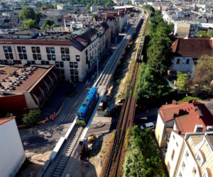 Kraków: Pierwsza lokomotywa przejechała po nowych estakadach kolejowych na Grzegórzkach