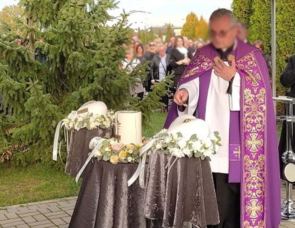 Katarzyna z malutkimi córeczkami zostaną pochowane w rodzinnym grobowcu. Wzruszające słowa księdza