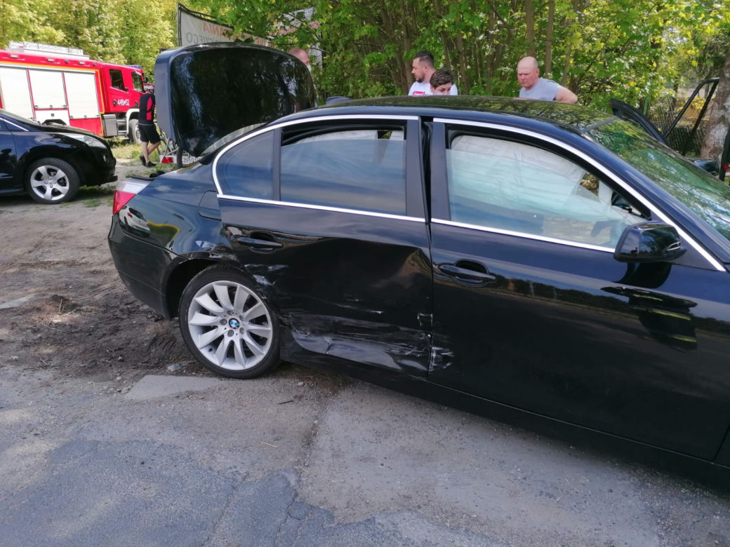 Mełno, skrzyżowanie dróg wojewódzkich - zderzenia BMW i Volkswagena