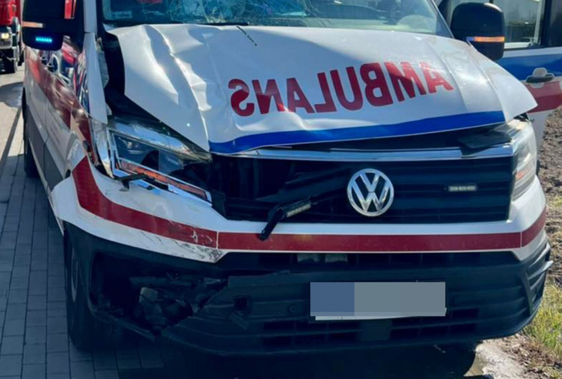  Zderzenie karetki motoroweru pod Warszawą