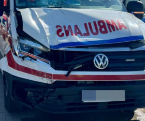  Zderzenie karetki motoroweru pod Warszawą