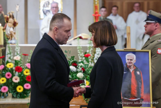 Karol Nawrocki na pogrzebie Jacka Magiery