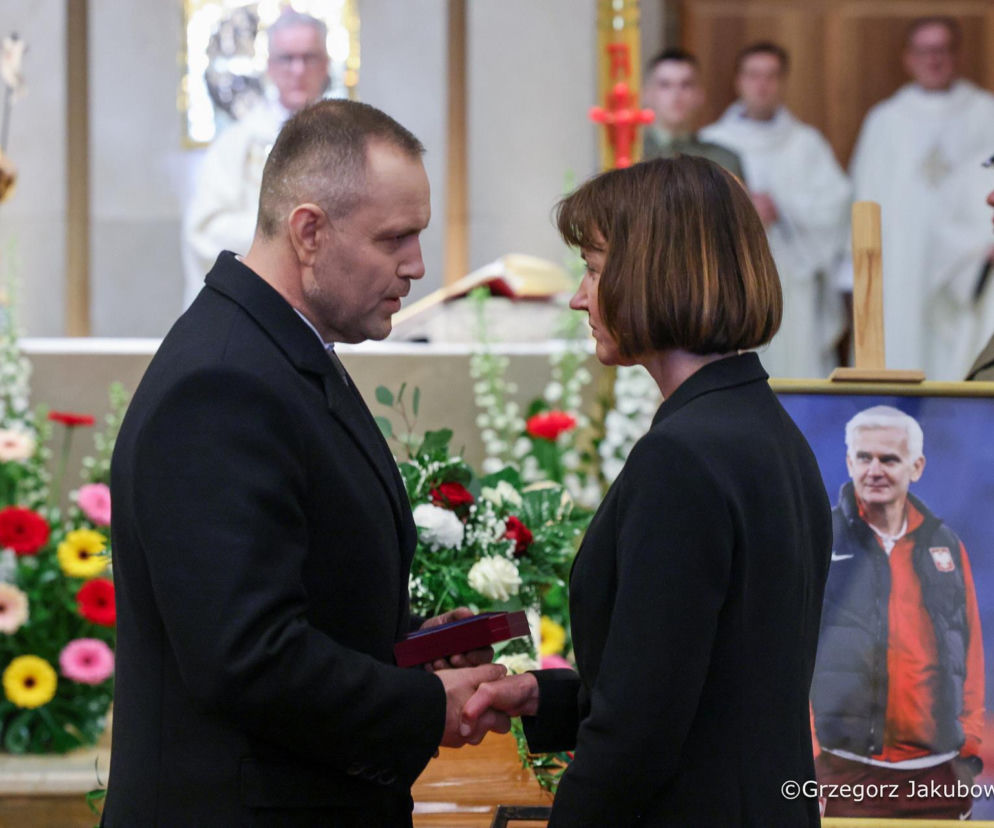 Karol Nawrocki na pogrzebie Jacka Magiery