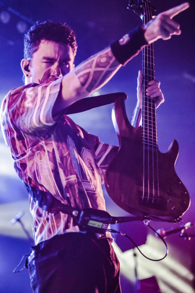 Skrupulatnie wyreżyserowany groteskowy spektakl okraszony nutą surrealizmu – Avatar zawładną Warszawą [RELACJA]