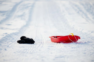 Wypadek na sankach w Tychach. Kto odpowiada za potrącenie dorosłego?