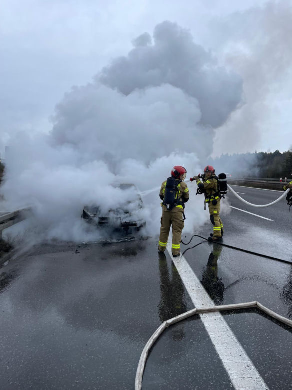 Pożar samochodu na A4. Utrudnienia w kierunku Wrocławia