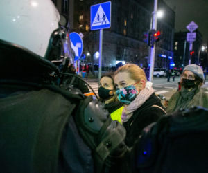 Barbara Nowacka w marszu kobiet w kolejnym dniu protestu