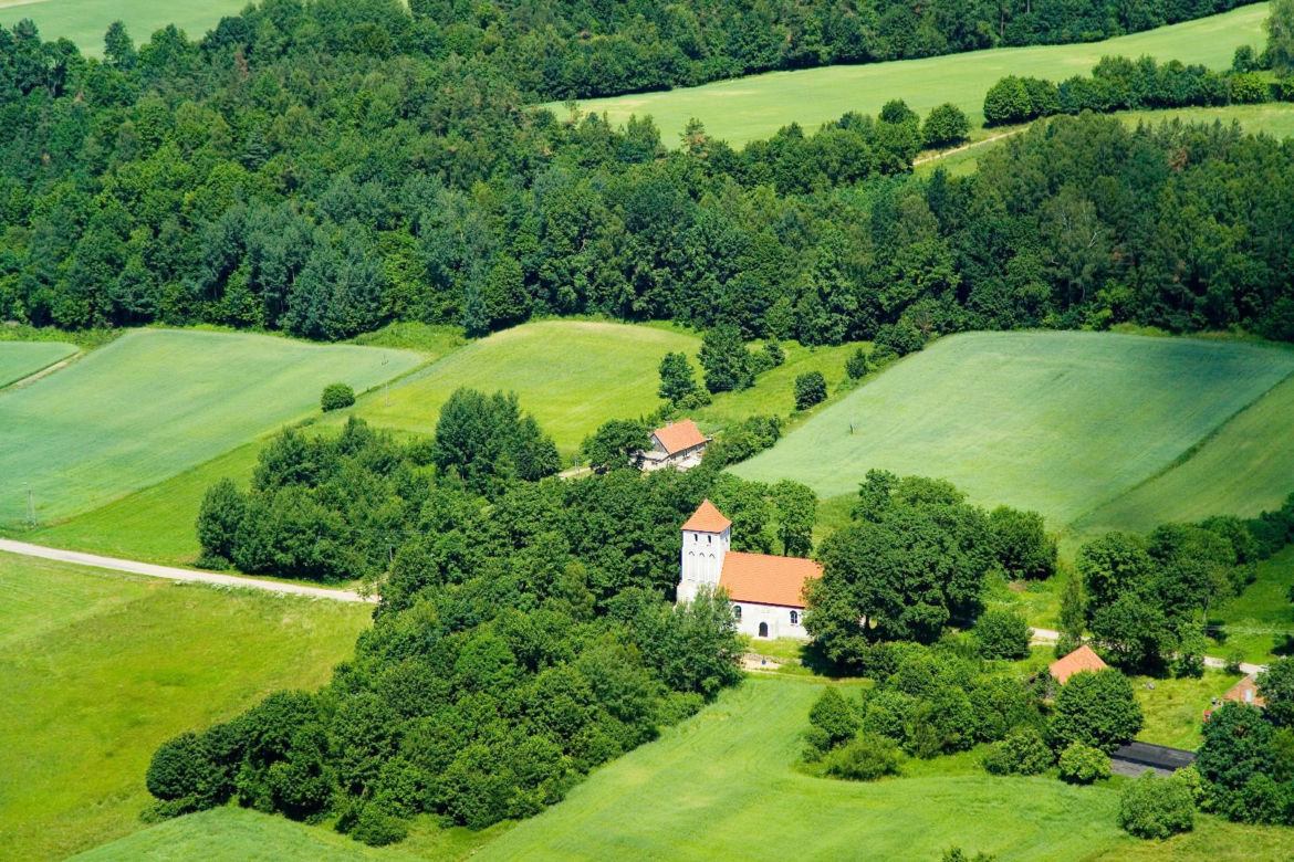 Glaznoty to malownicza wieś u stóp Góry Dylewskiej. Przypomina "małe Bieszczady"