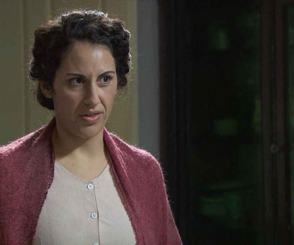 Akacjowa 38, odcinek 813: Lolita, po oficjalnych zaręczynach z Antonitem, nie potrafi odnaleźć się w roli przyszłej pani domu