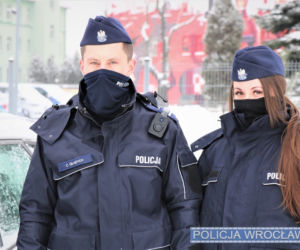 Wrocławscy policjanci uratowali mężczyznę, który wpadł do dołu wypełnionego błotem