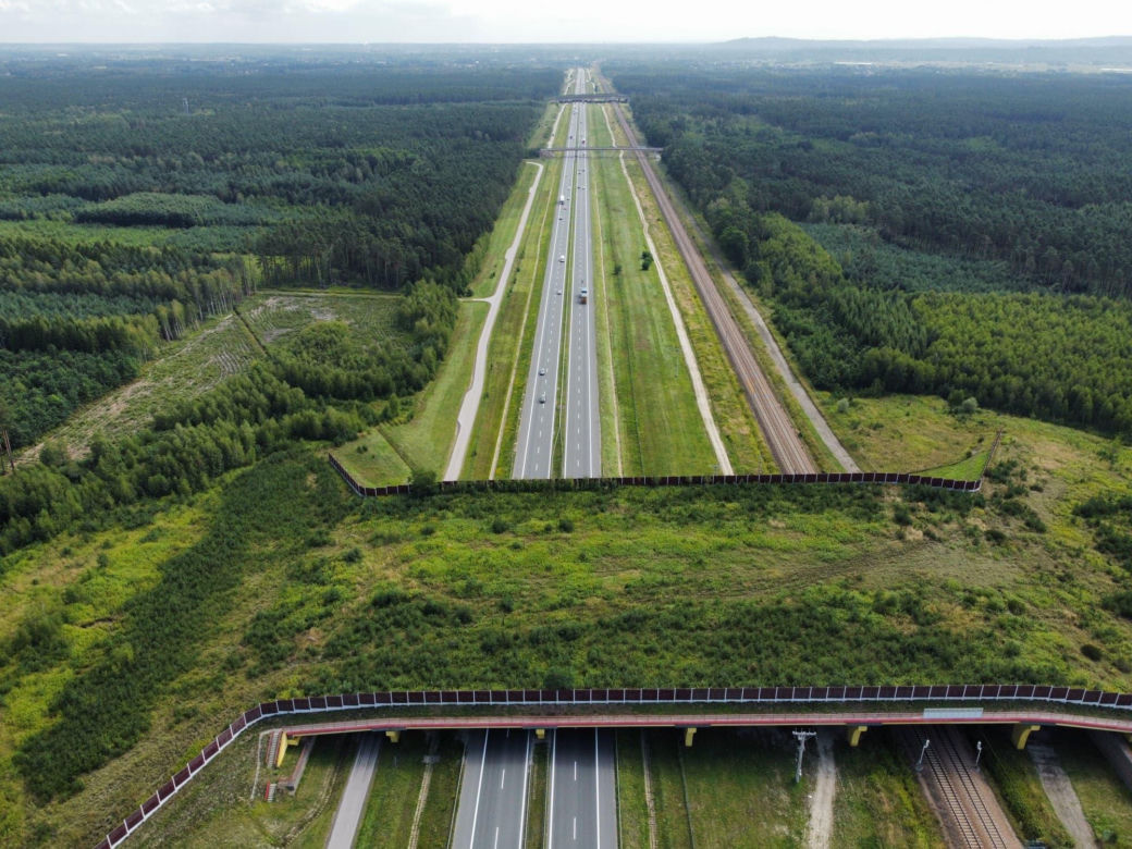 Utrudnienia na autostradzie A4. Przez remont przejścia dla zwierząt zamknęli lewy pas