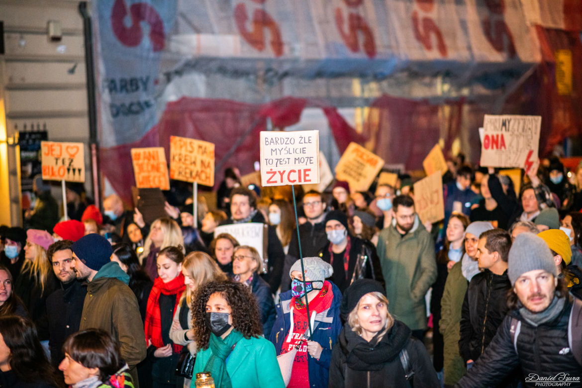 Kraków: "Ani jednej więcej". Protest po śmierci ciężarnej Izabeli z Pszczyny