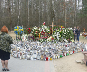 Pielgrzymują do grobu Krawczyka