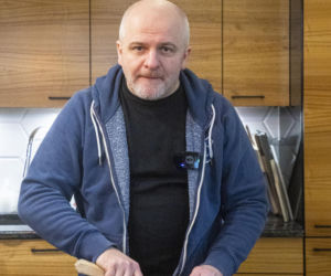 Paweł Kowal z synem gotują kartoflankę